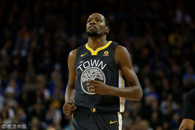 以赛亚-克劳福德庆祝NBA生涯第三年并分享定妆照