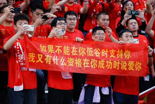 爱德华兹首节表现抢眼，助森林狼暂时领先热火